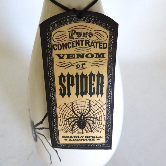 NEW CRADLE TO GRAVE CURIOSITIES HALLOWEEN APOTHECARY SPIDER VENOM BOTTLE - Picture 3 of 10